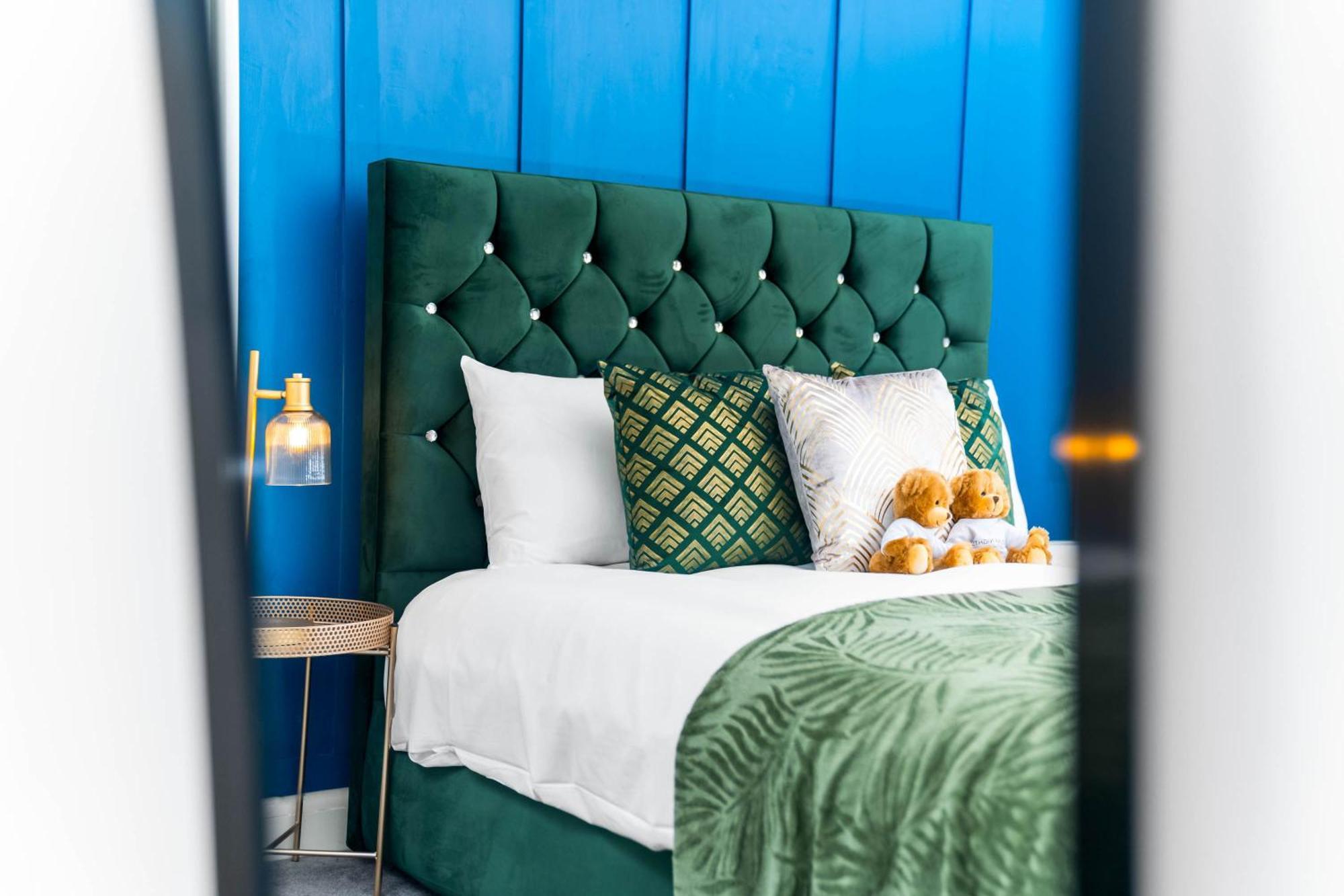 Lavish 3 Bedroom House With Ensuite And Parking By Azura Nights Birmingham Buitenkant foto
